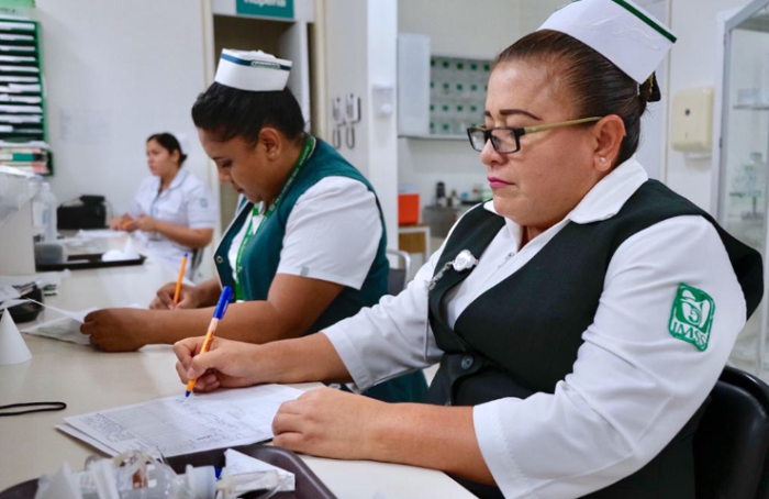 Enfermeras y pasantes de Medicina en México ya pueden recetar medicamentos