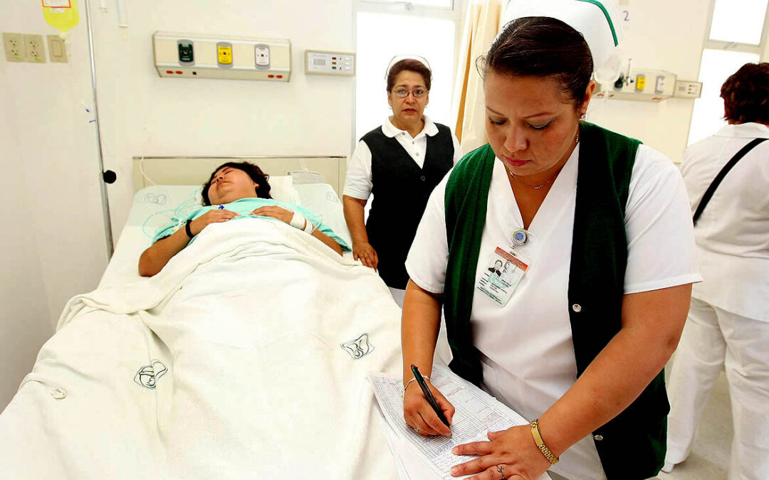 Enfermeras y pasantes de Medicina en México ya pueden recetar medicamentos
